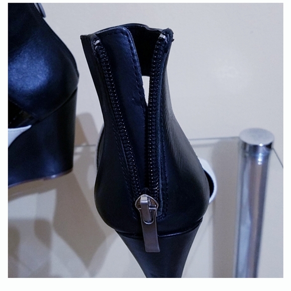 Trouve RobinBlack & White Leather Wedge Sandals 4M - Picture 15 of 16